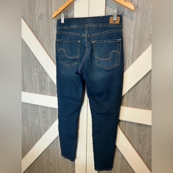 WJ1. Levi's Signature Gold Ladies' Pull-on Jean 4S - Picture 5 of 6